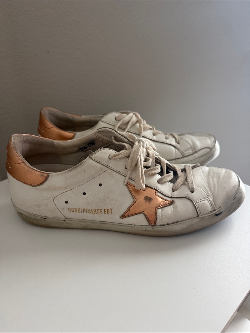 Golden Goose White Leather Low-Top Sneakers with Rose Gold Star and Heel
